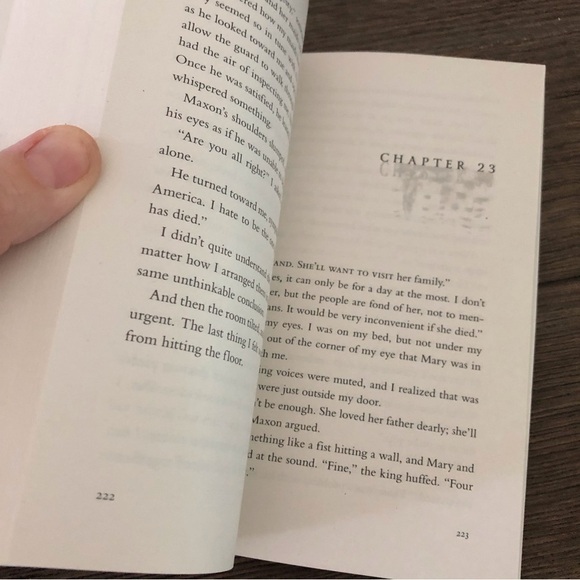 The Selection Series: The One by: Kiera Cass paperback book - Picture 2 of 5